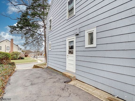 5th image of 21 Edgewood Rd