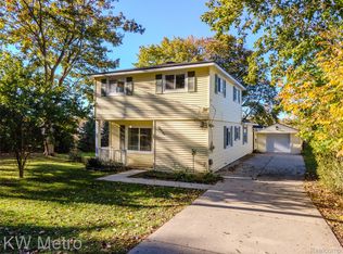 2416 Shawood St, Novi, MI 48377