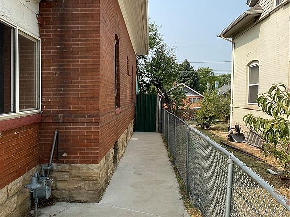 4th image of 3215 N York St