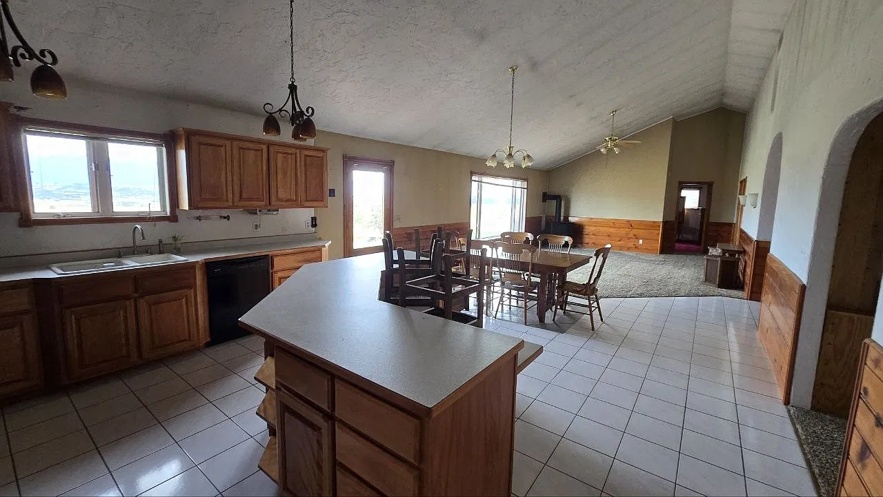 2 bed, 1800 sqft, $1,700 — Photo 2