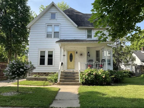 208 East Sherman AVENUE, Fort Atkinson, WI 53538