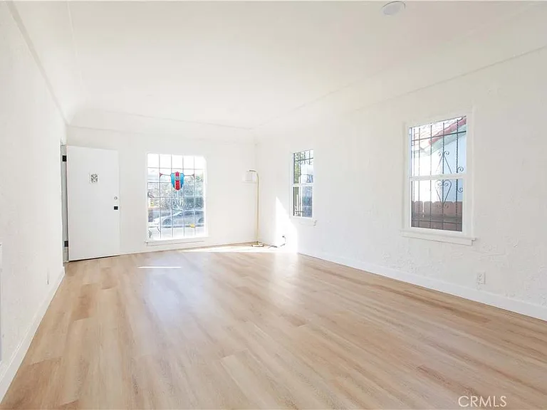 1828 S Sycamore Ave — Photo 1