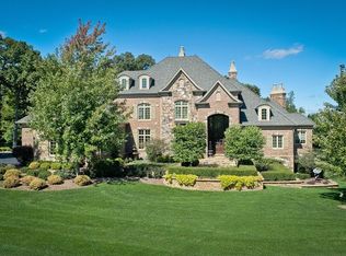 38W350 Heritage Oaks Dr, St Charles, IL 60175