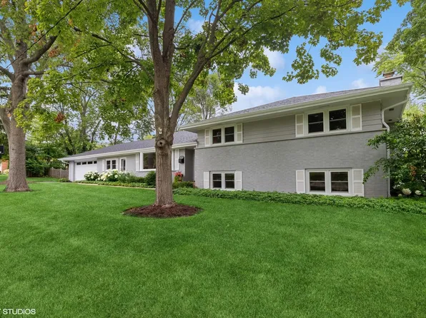 355 Lincoln Ave, Lake Bluff, IL 60044