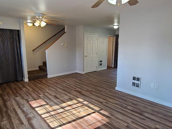 5th image of 701 N Willow Ln