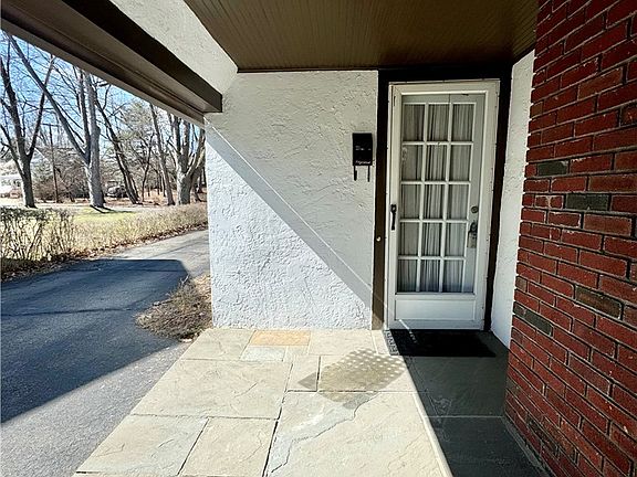4th image of 502 Edgewood Dr