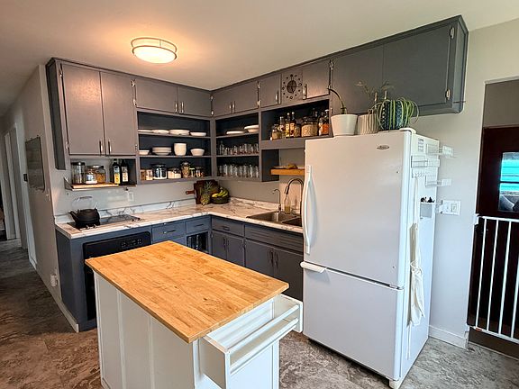 3rd image of 117 W 41st St