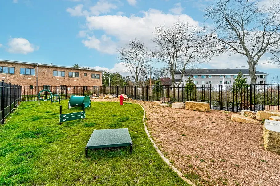 Sunset Place Apartments — Photo 4