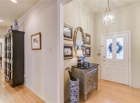 3rd image of 1206 Saint James Pl