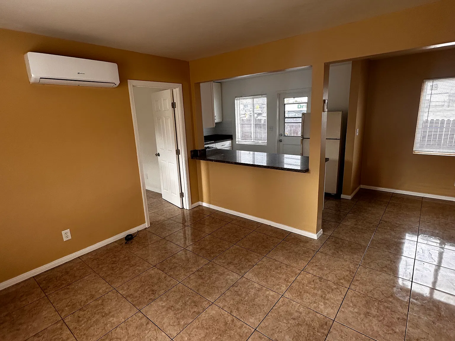 1 bed, 900 sqft, $1,800 — Photo 4