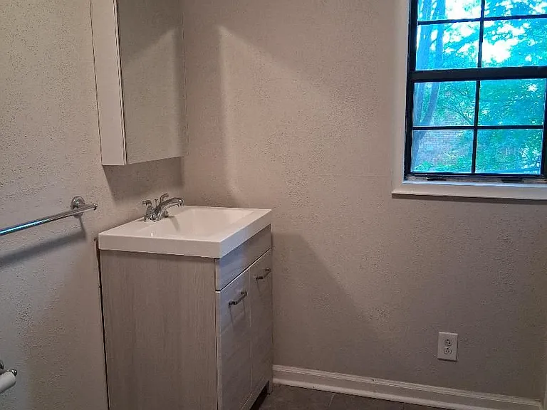 1116 Potter Ave — Photo 9