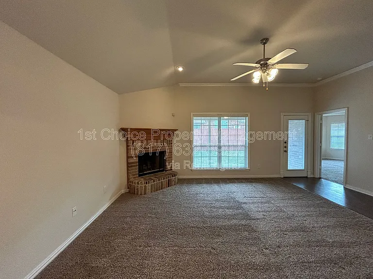 1835 Woodchase Dr — Photo 8