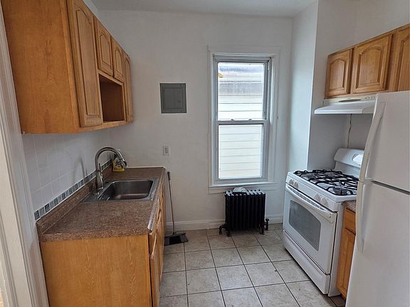 3rd image of 3561 Ropes Ave