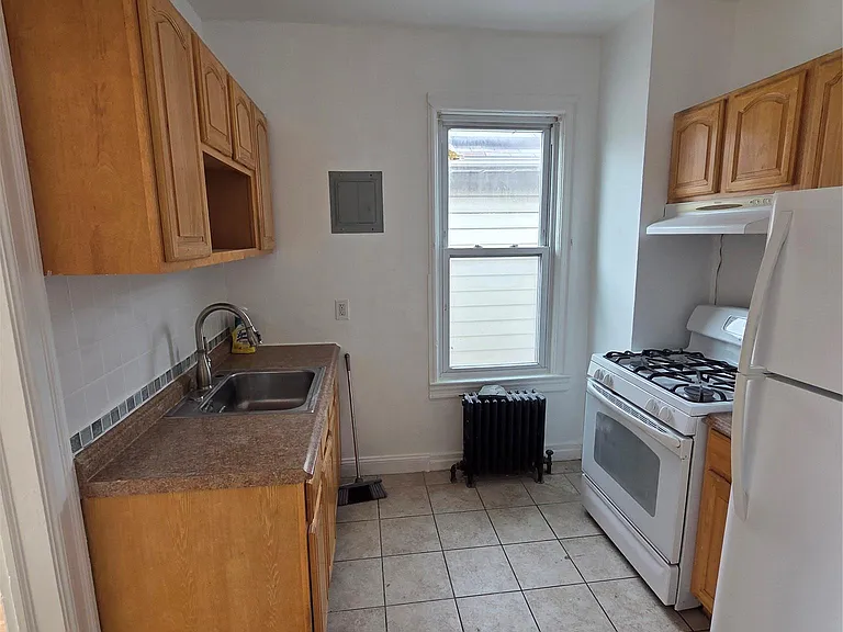 3561 Ropes Ave — Photo 3