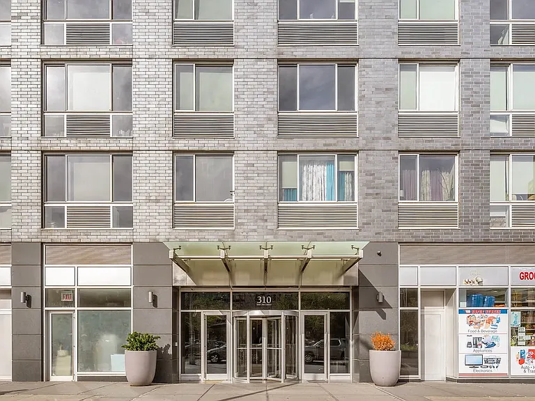 310 E 2nd St #3D — Photo 24