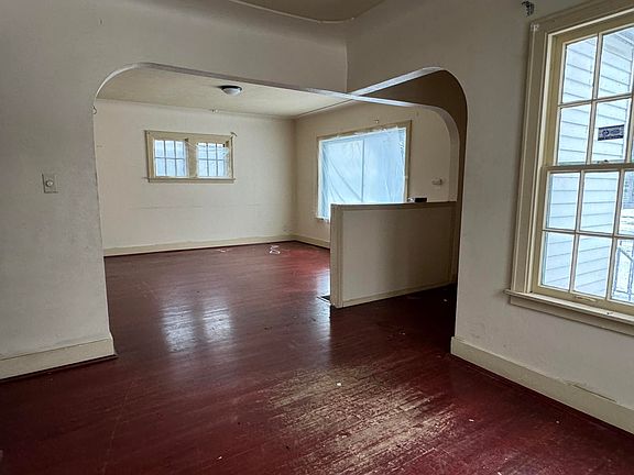 3rd image of 2835 Mason Blvd