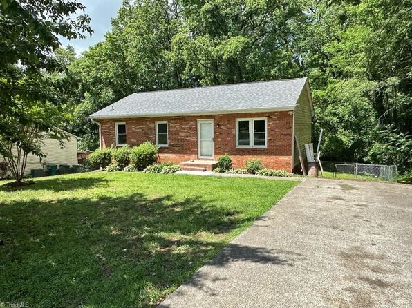 500 Heatherton Ln, Rural Hall, NC 27045