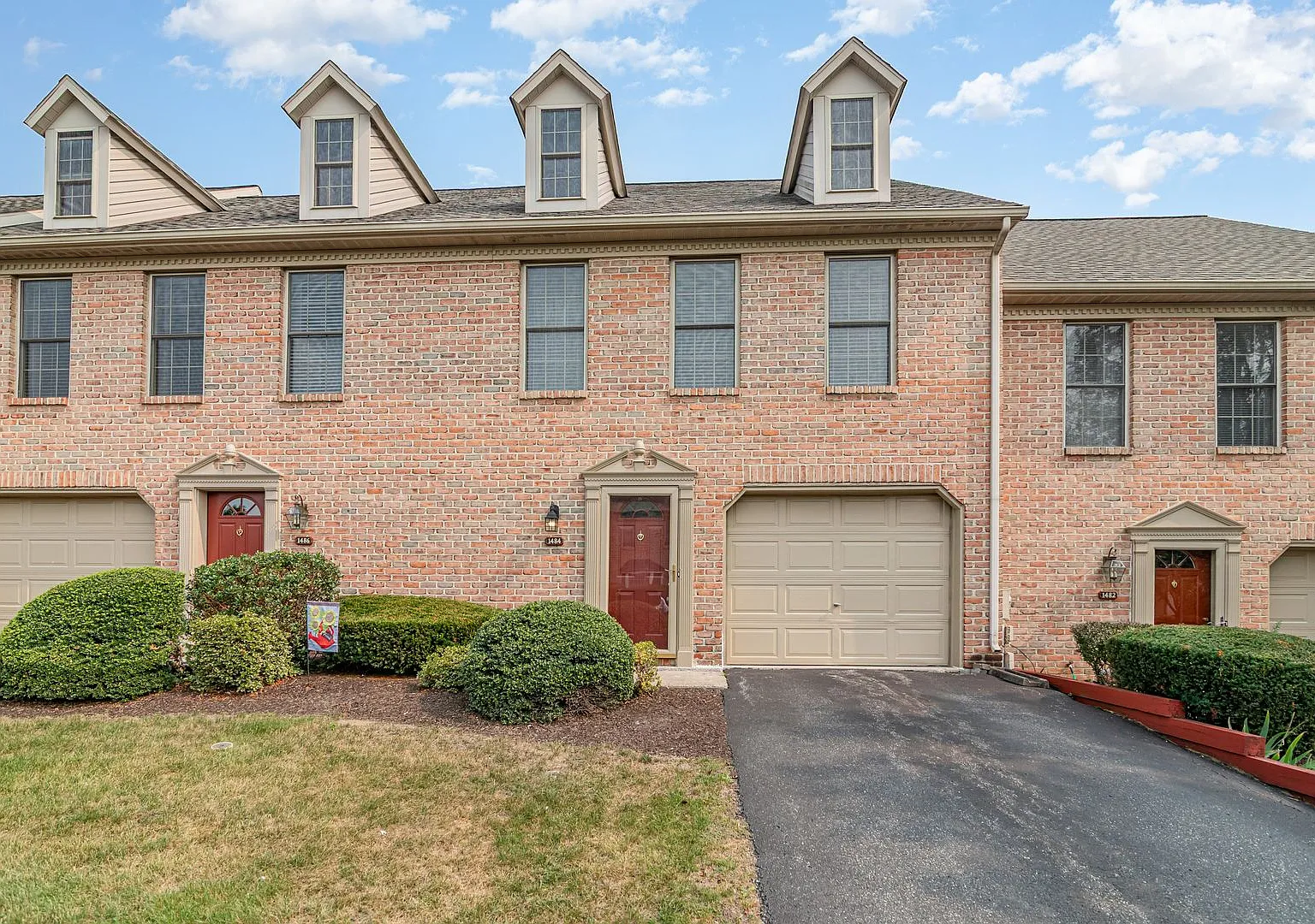 Welcome to this charming 3-bedroom, 2.5-bathroom home located in Mechanicsburg, PA. — Photo 4