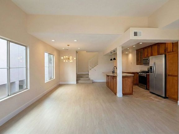 4th image of 1418 Pacific Beach Dr