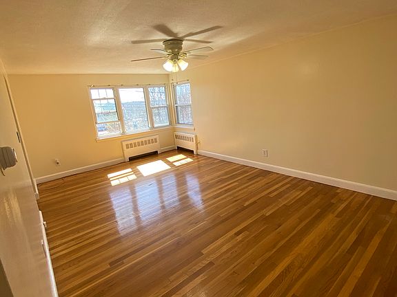 5th image of 555 Main St #2