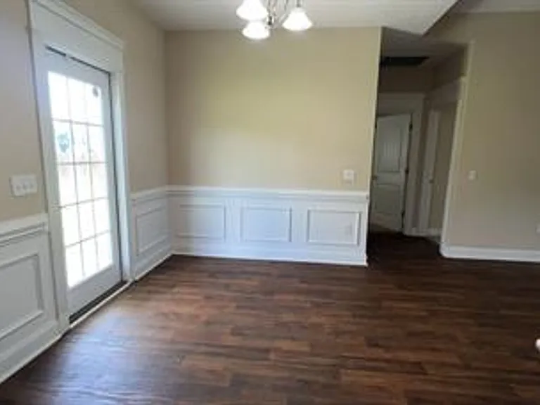 241 Miller St NE — Photo 16
