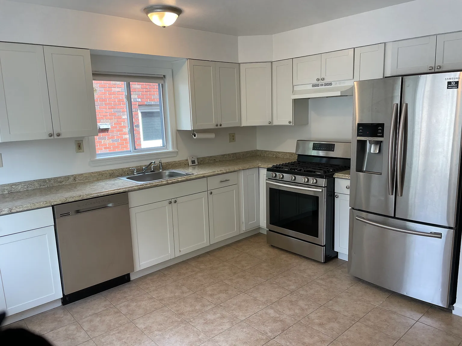 3 bed, 1632 sqft, $4,000 — Photo 4