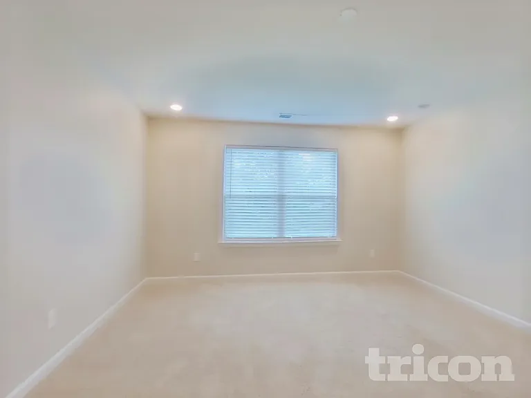 83 Leyland Ct — Photo 5