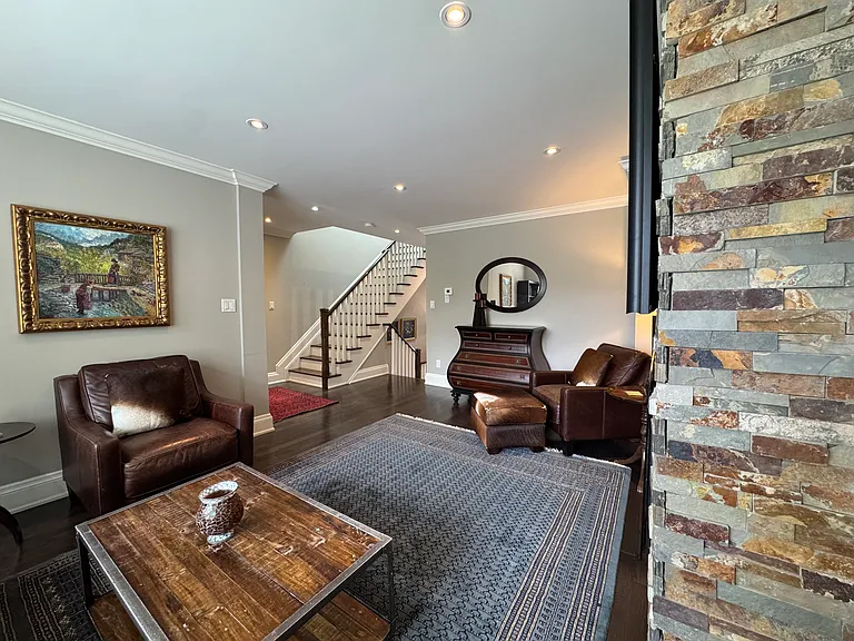 18B Algoma St — Photo 8