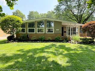 17136 Rougeway St, Livonia, MI 48152