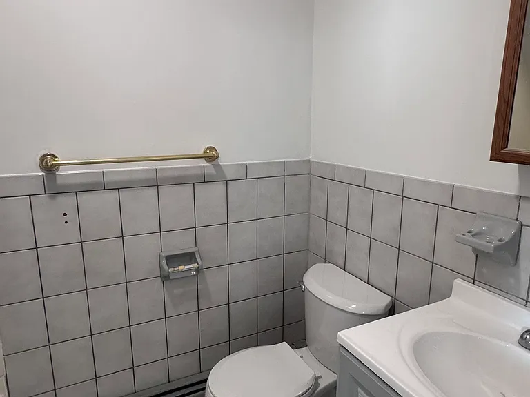 90 Mallory Ave #3 — Photo 8