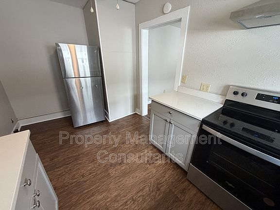 5th image of 1034 N Royal Ave #2