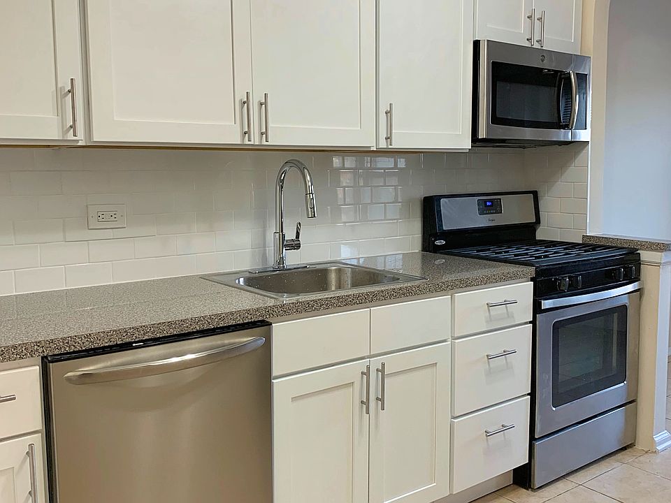 1st image of 2106 Steinway St #2