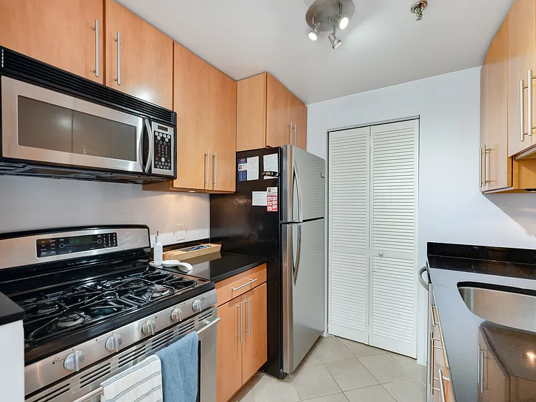 128 Tudor St #D — Photo 9