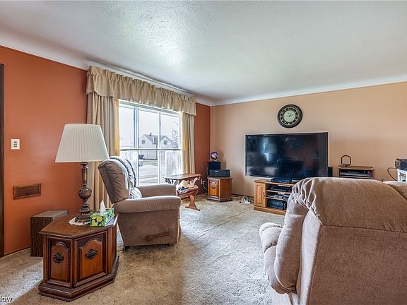 3rd image of 5648 Cumberland Dr