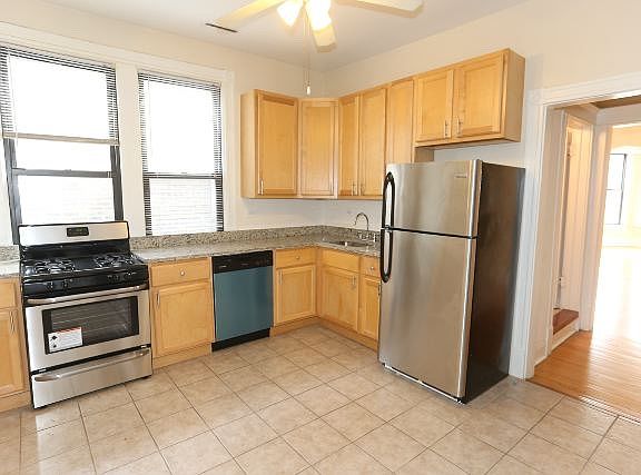 2nd image of 3525 N Wilton Ave #Ig3f