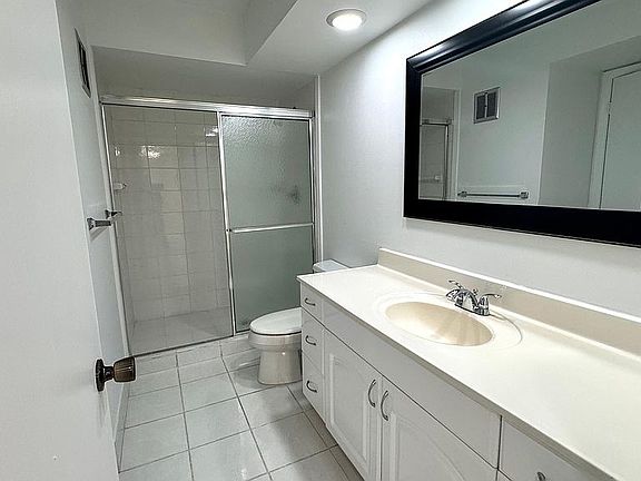 4th image of 100 Lakeview Dr APT 214