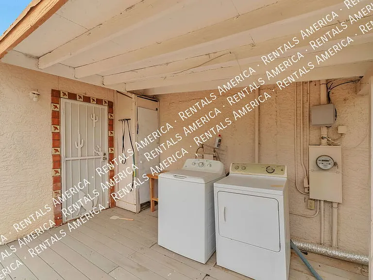 9011 W Floyd St — Photo 14