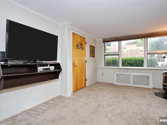 4th image of 338 4th Avenue