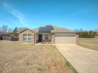 5692 Bent Creek Rd, Shawnee, OK 74804
