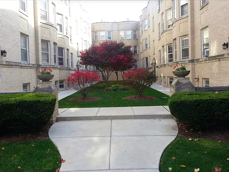 4535 N. Hamilton — Photo 1