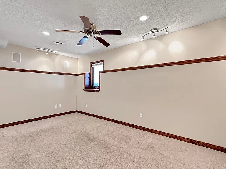 9125 Prestwick Ct N — Photo 18