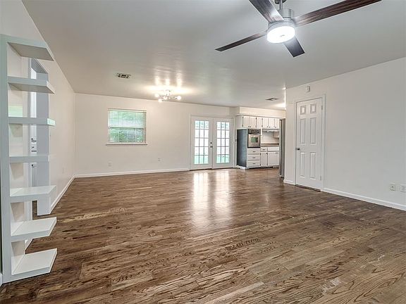 3rd image of 908 Barkley Cir