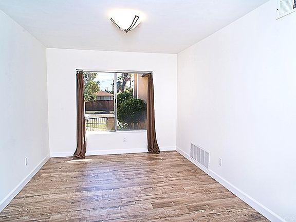 5th image of 9049 Petit Ave