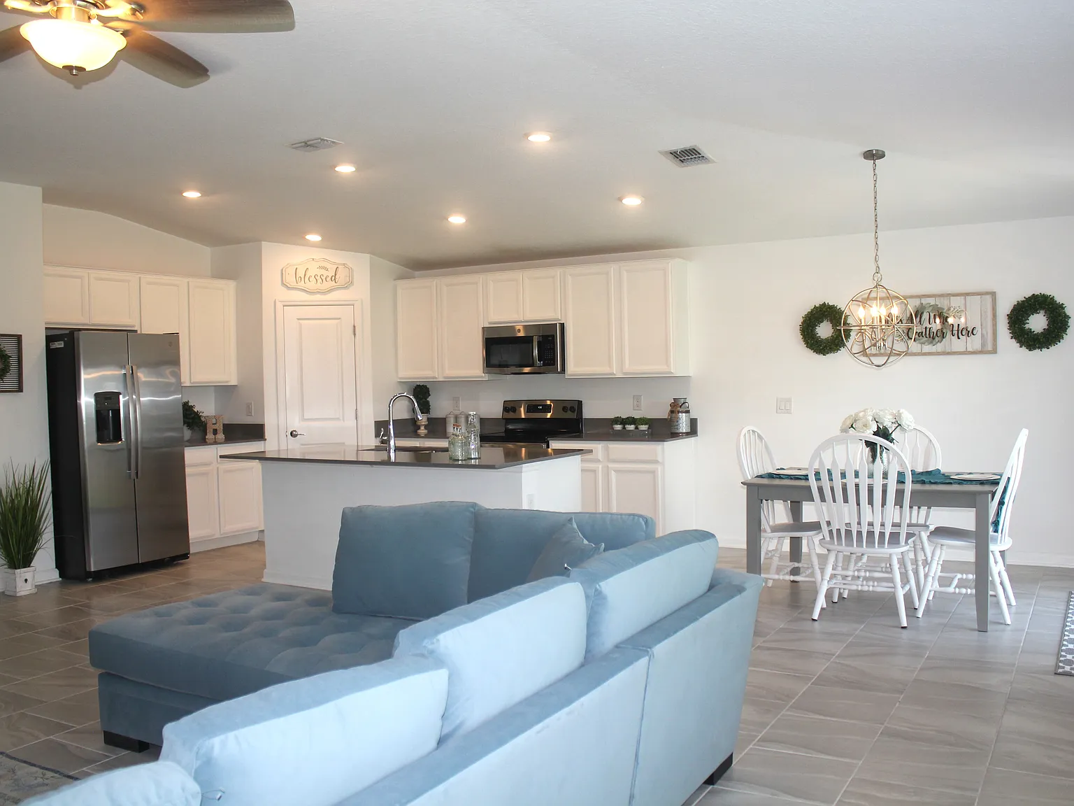 4 bed, 1936 sqft, $2,400 — Photo 2