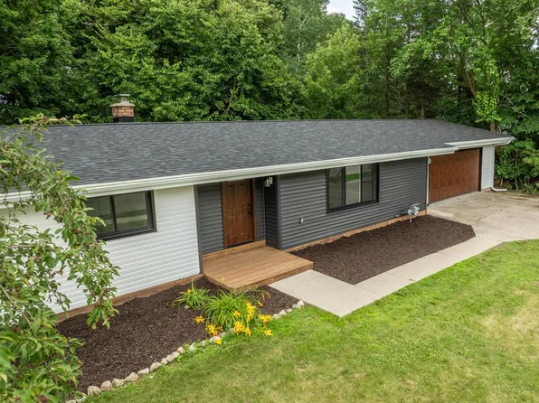 2421 Skyline DRIVE, West Bend, WI 53090