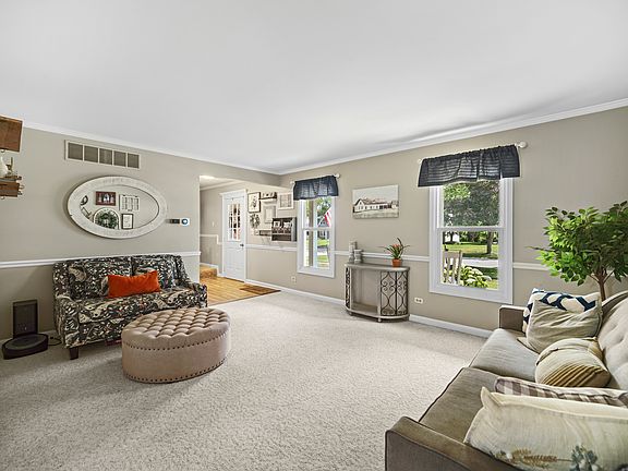 4th image of 716 Holly Dr