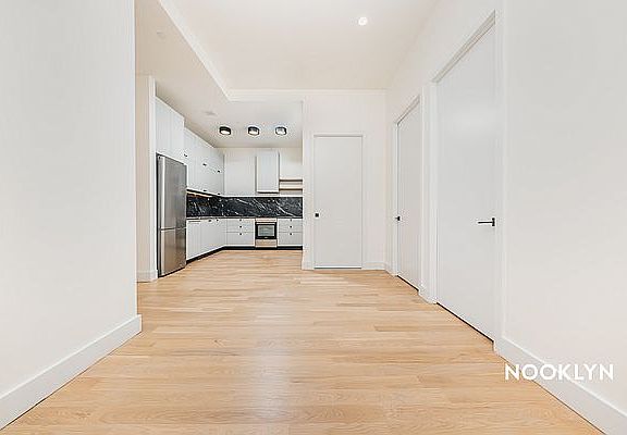 5th image of 250 Gold St #101