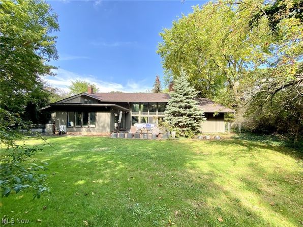 17370 S Park Blvd, Shaker Heights, OH 44120