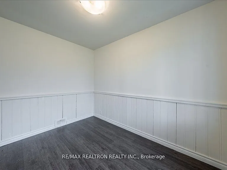 97 Park Cres — Photo 16
