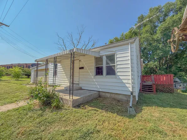 403 E Quincy St, Pleasant Hill, IL 62366